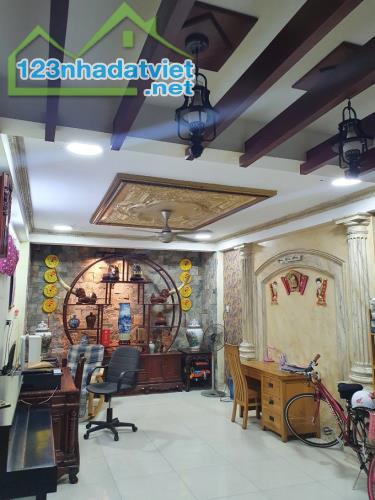 Nhà mặt tiền Ba Gia, P7, Tân Bình, 111m2, 7 tầng, nở hậu.