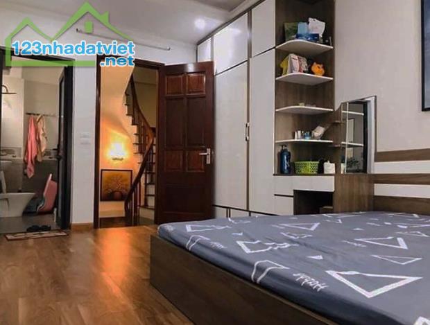 Bán nhà ngõ 318 La Thành,Đống Đa, 38m2x5T,MT 4,2m 3PN, giá 4.35 tỷ