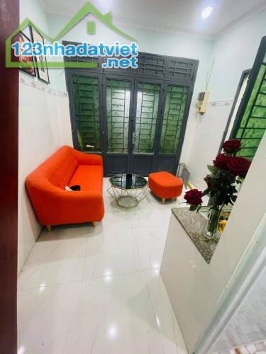 Bán nhà Nguyễn Văn Cừ Quận 1, 4 tầng hẻm 3m giá chỉ 2.7 tỉ - 1