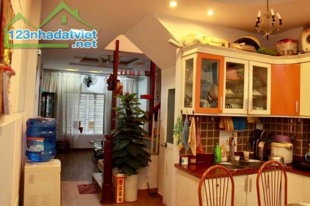 Bán nhà Phố Tô Ngọc Vân 122 m2, ô tô vào nhà, kinh doanh cho các hàng cao cấp.