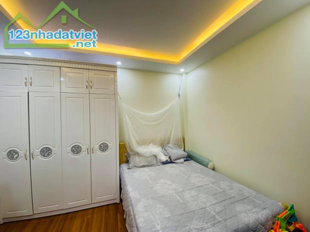 phố Chùa Láng 5 Tầng 40m2 Gần phố, Mặt ngõ thông, Kinh Doanh, Nhà mới đẹp 6,4 Tỷ - 4