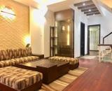 Bán nhà phố Ngọc Khánh, 75 m2, ô tô đỗ cửa, phố kinh doanh các mặt hàng.