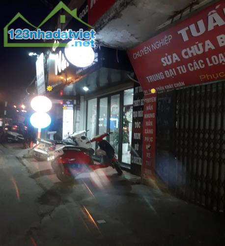 Nhà tôi ở sinh sống ba đời kinh doanh,mặt phố,24m, MT3,5, 3,8 tỷ - 3