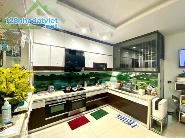 Bán nhà  đường Cổ Linh Tư Đình, Long Biên , 60m2.5 Tầng. Gara Ô to. - 2