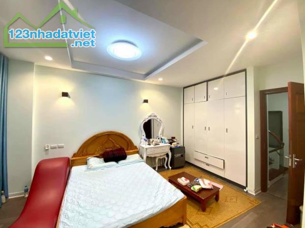 Bán nhà  đường Cổ Linh Tư Đình, Long Biên , 60m2.5 Tầng. Gara Ô to. - 3