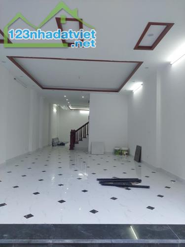 Bán nhà phố Hàng Giầy 34,4 m2, ô tô đỗ cửa, mặt tiền 3.2 m, phố kinh doanh.