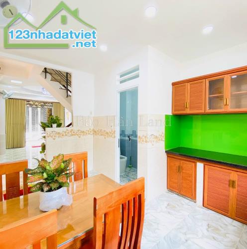 Bán nhà hẻm xe hơi Quận Gò Vấp, 40m2 giá yêu thương 3.86 tỉ