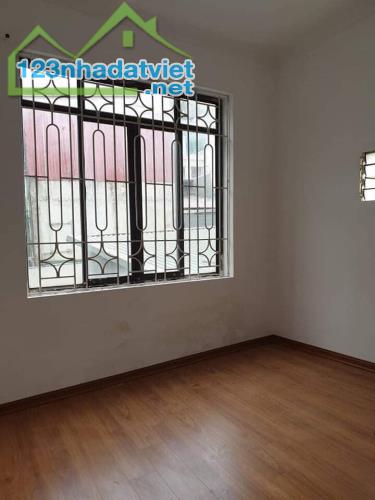 Nhà Trường Chinh,10 m ra phố 35m2x5 tầng, MT 3.5m, Giá 4.1 tỷ LH: 0911002289