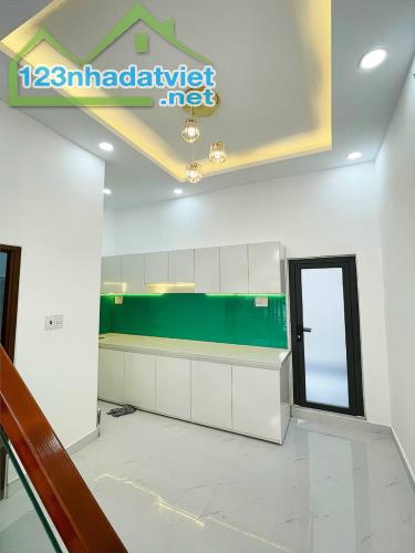 Kẹt Bank, bán gấp nhà HXH CMT8, Quận 3, 80m2, chỉ 15 tỷ 600