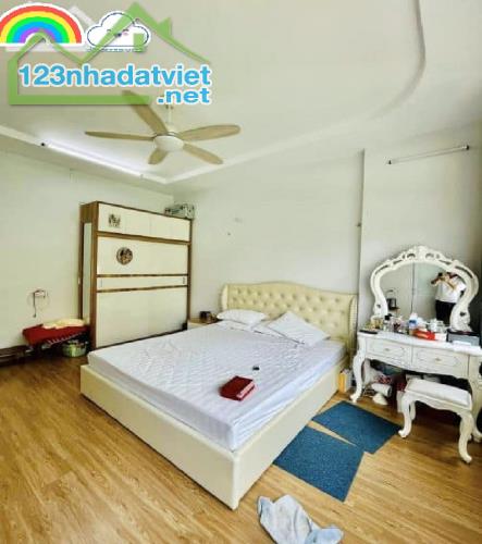 MẶT NGÕ 127 HÀO NAM - Ô TÔ ĐỖ CỬA - KINH DOANH, 52M2, 4T, MT5M, 9..x tỷ