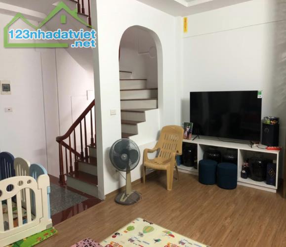 Bán Nhà Ngõ 77 Xuân La, Vị Trí Đẹp Nhà Mới Nở Hậu, 35m2, 5T, MT5,7m, 6 Tỷ