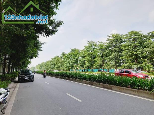 Mặt Phố Nguyễn Xiển - Xa La KĐT The Manor Central Park Hoàng Mai 75m 5T MT5m 22tỷ.