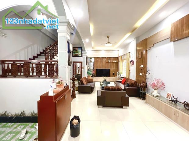 Bán nhà Trần Thái Tông, Cầu Giấy, dt 55m x5t, mt 6,4m Giá 7,15  tỷ.