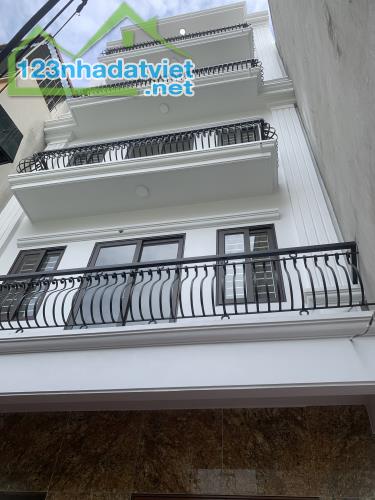 Bán Nhà Phố Văn Hội, Đức Thắng, Dt 36m2, Gara ô tô cạnh nhà, 2 mặt thoáng, Giá 4.25 Tỷ