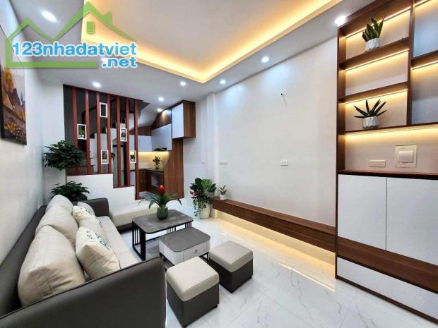 Bán nhà Trung Văn, Nam Từ Liêm, nhà mới đẹp, ở ngay, ô tô 20m, 40 m2 chỉ 4.2 tỷ.