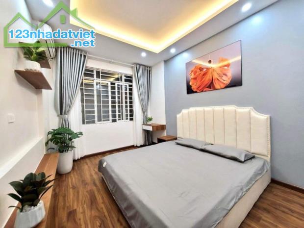 Nhà đẹp hiếm có Nguyễn Ngọc Vũ - Lê Văn Lương, 15m ra hồ, đẹp ở luôn, 5 tầng, giá 3.99 tỷ - 1