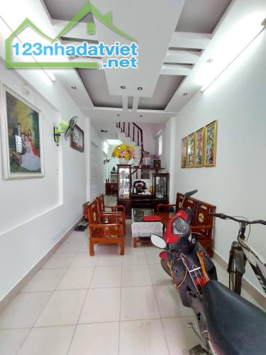 Bán nhà Đội Cấn Ba Đình, dt 42m x4t, mt 3,5m giá 6,25 tỷ. - 1