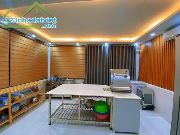 Bán nhà mặt phố Thụy Khuê, Tây Hồ, lô góc, kinh doanh đỉnh, mặt tiền rộng, giá 19 tỷ - 2