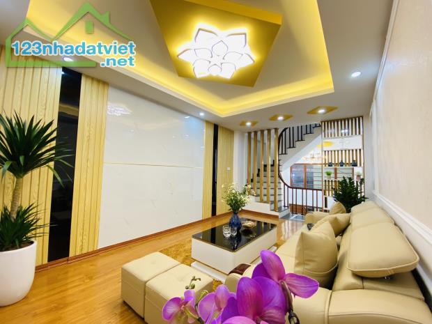 Bán nhà 5 tầng rất đẹp ngõ 460 Khương Đình, Thanh Xuân,2 thoáng gần phố 37m2 chỉ 4.75 tỷ.