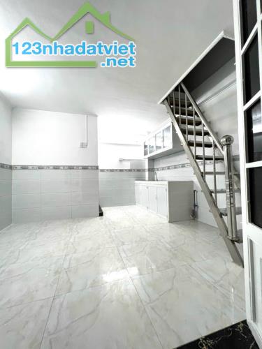 Chính chủ cần bán gấp nhà mới sát mặt tiền, 48m2, 3 tầng, 2PN,3WC