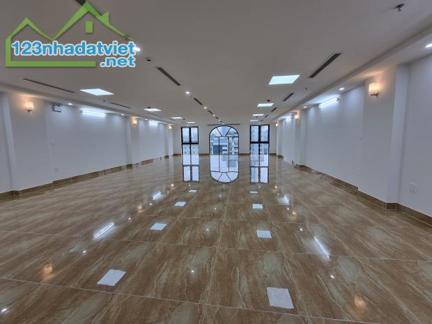 Mặt phố Quan Hoa 200m2 MT 10m 9 tầng 98 tỷ . - 1