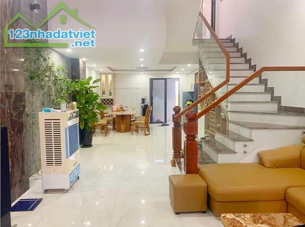 Q.Hải Châu, Lê Duẩn – Xe Hơi vào Nhà - 1Trệt 2Lầu, 68m2(5mx13,5m), 6.6tỷ TL(0935sáu21182)