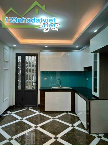 Bán nhà Hữu Hòa Thanh Trì .HN  -Diện tích 39m  -Xây mới đẹp ô tô vào nhà  LH0983860424 - 2