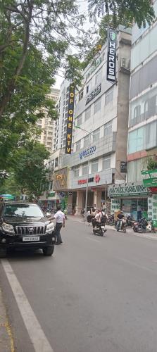 Mặt Phố Ngọc Khánh, Phố Hiếm Nhà Bán  57m2 MT4.5m 26 Tỷ - 1