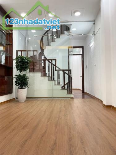 Nhà Trường Chinh,10 m ra phố 35m2x5 tầng, MT 3.5m, Giá 4.1 tỷ LH: 0911002289 - 3