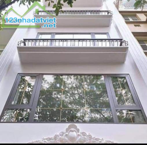 Gia đình bán nhà mặt phố Kim Mã, vỉa hè rộng, 33m2 x4 tầng, kinh doanh đắc địa, 12,3 tỷ
