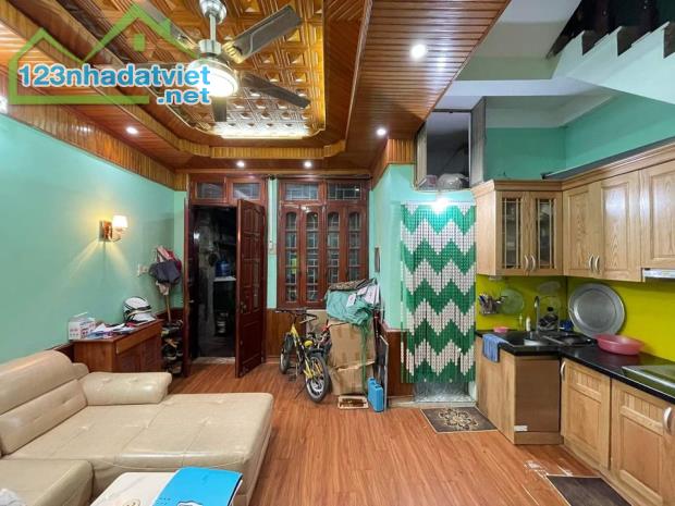 Bán nhà mặt ngõ phố Cát Linh, Dt 38m2 x5 tầng, Mt 4m, Giá 4,8 tỷ, Lh 0969653569
