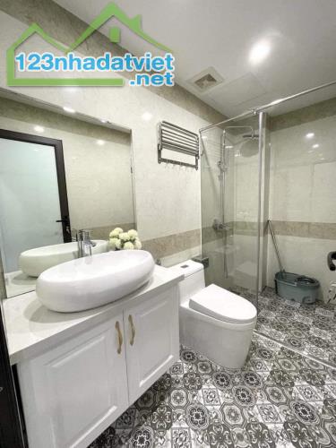 Nhà Phố Trần Thái Tông 150m*10 Ô Tô KD Apartment 26 Căn Giá 88.5 tỷ Lh 0824564222.