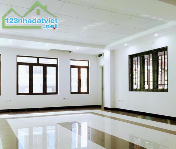 Bán Nhà Mặt phố Kim Mã Ba Đình, Vị trí đẹp KD đỉnh, 52m x 5T, Giá 23 tỷ.