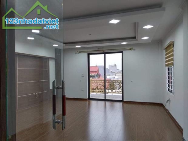 Bán nhà mặt phố Vĩnh Hồ, gần phố Thái Thịnh, 74m2, 243tr/m2 - 1