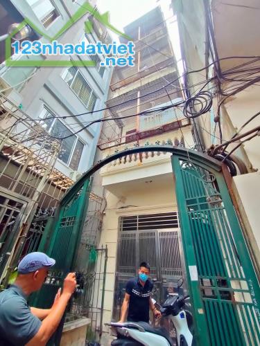 Bán nhà Khâm Thiên 8.6 Tỷ, 93m2, 5T, 12PN, mặt tiền 6m, 3 thoáng mát- Ô chờ Thang Máy