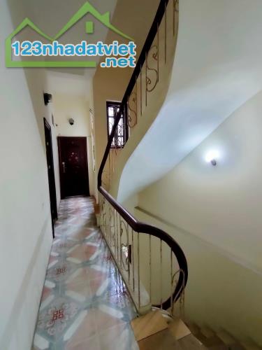 Bán nhà Khâm Thiên 8.6 Tỷ, 93m2, 5T, 12PN, mặt tiền 6m, 3 thoáng mát- Ô chờ Thang Máy - 3