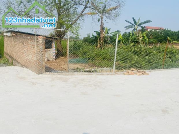 Bán lô 100m2 ngay sau chợ thôn 3 Phú Cát, Quốc Oai. LH: 0977234623