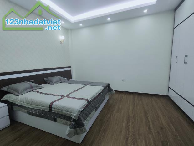 Nhà Phố Dương Quảng Hàm-Cầu Giấy 40m2,ngõ thông, KD, giá 5 tỷ