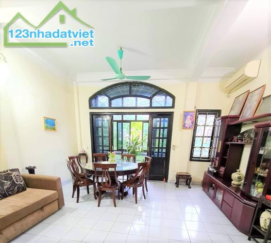 Bán Nhà Mặt phố Kim Mã, Vị trí đẹp, KD đỉnh, 78m MT 4,6m, Giá 18,9 tỷ.