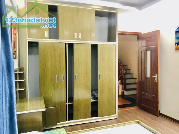 Bán nhà Cầu Giấy Lạc Long Quân lô góc 60m2 mt5m phân lô vỉa hè oto vào nhà 12,5 tỷ.