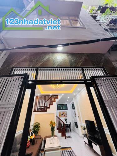 Nhà đẹp Trần Thái Tông , Kinh doanh, DT61m2, 5 tầng  MT 5.6 Giá 7.9 tỷ tỷ