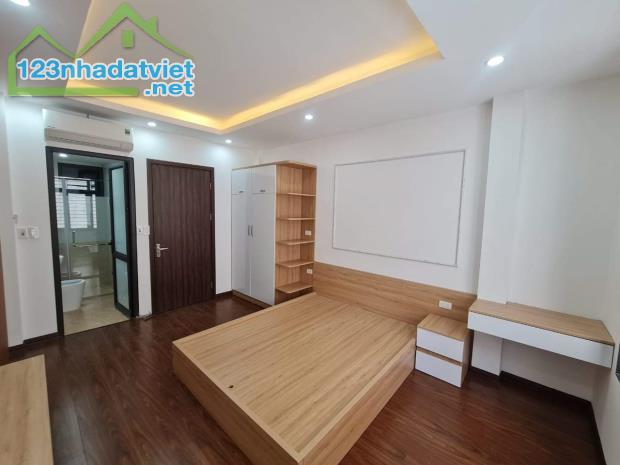 Bán siâu mẫu tặng nhà 3T 96m Nam Hồng garaoto mặt đường lớn