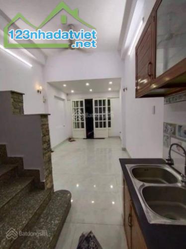 Mặt Tiền Kinh Doanh Đỉnh, Nguyễn Giản Thanh Quận 10, 4 tầng, 3.2x11m, Giá 9,5 Tỷ.