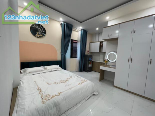 Bán nhà mặt phố Nguyễn Trường Tộ, Ba Đình, ô tô tránh, kinh doanh, giá 42 tỷ