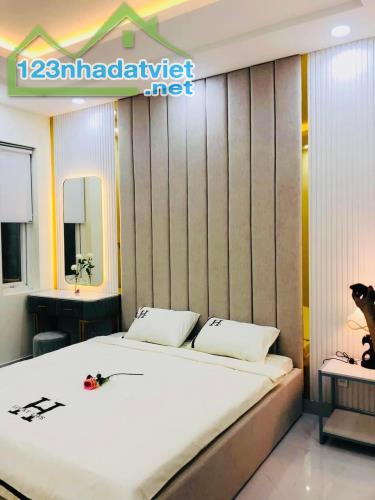 Nhà HXH Hoàng Hoa Thám, Bình Thạnh, 5 tầng, 62m2, chỉ 9 tỷ