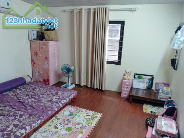 HOT! Nhà đẹp, ngõ ô tô, 30m2 x 2 tầng, vị trí đắc địa, chỉ 3 bước ra phố, Vĩnh Hưng