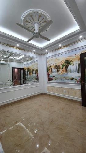 Nhà phân lô - oto - Trần Quốc Hoàn 50m2 - MT4,2m - 7Tầng  thang máy -15,4 tỷ - 1