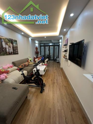 BÁN NHÀ PHÙNG KHOANG, NAM TỪ LIÊM, PHÂN LÔ, OTO GẦN, NHÀ ĐẸP 50M2x5T,MT5M CHỈ 4.8 tỷ.