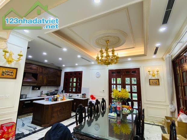 Bán gấp biệt thự Văn Phú trung tân view vườn hoa hồ nước, Hà Đông nội thất Luxury 200m2, - 2