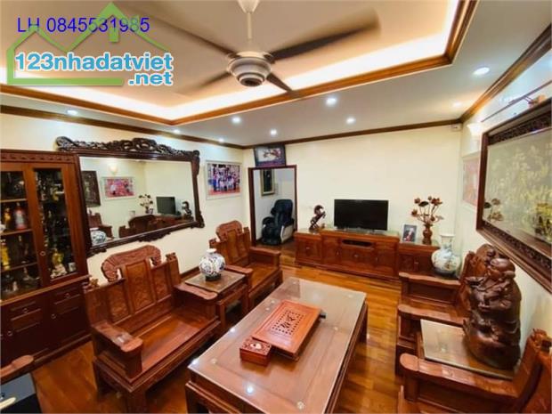 Bán gấp biệt thự Văn Phú trung tân view vườn hoa hồ nước, Hà Đông nội thất Luxury 200m2,